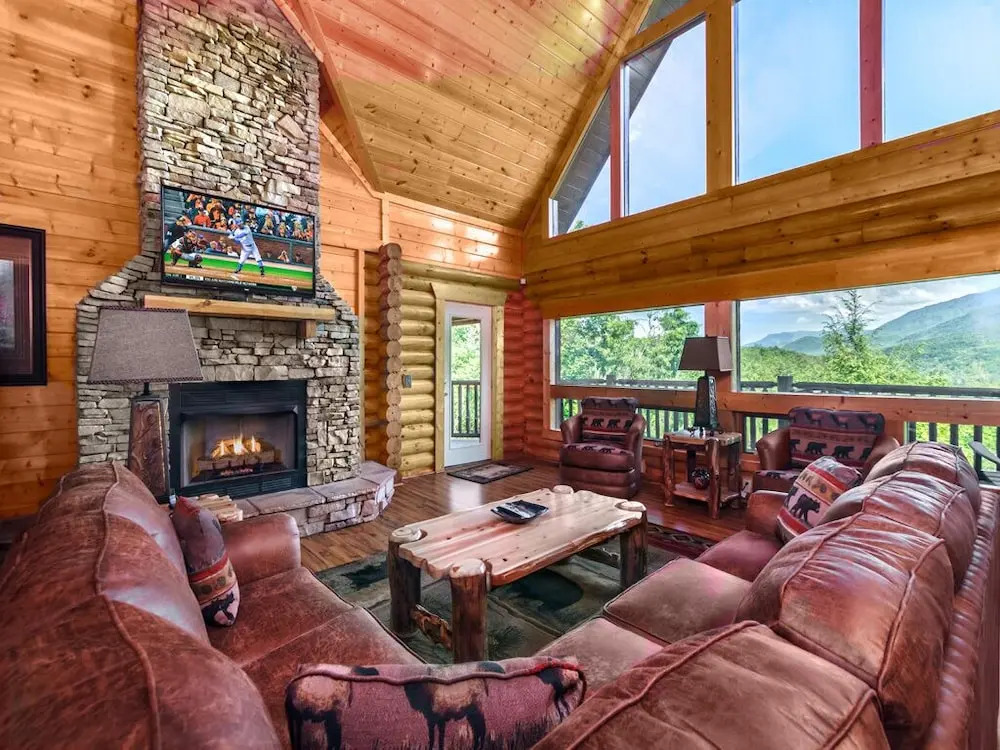 Dreamscapes 5 Bedroom Mountain View Home with Hot Tub