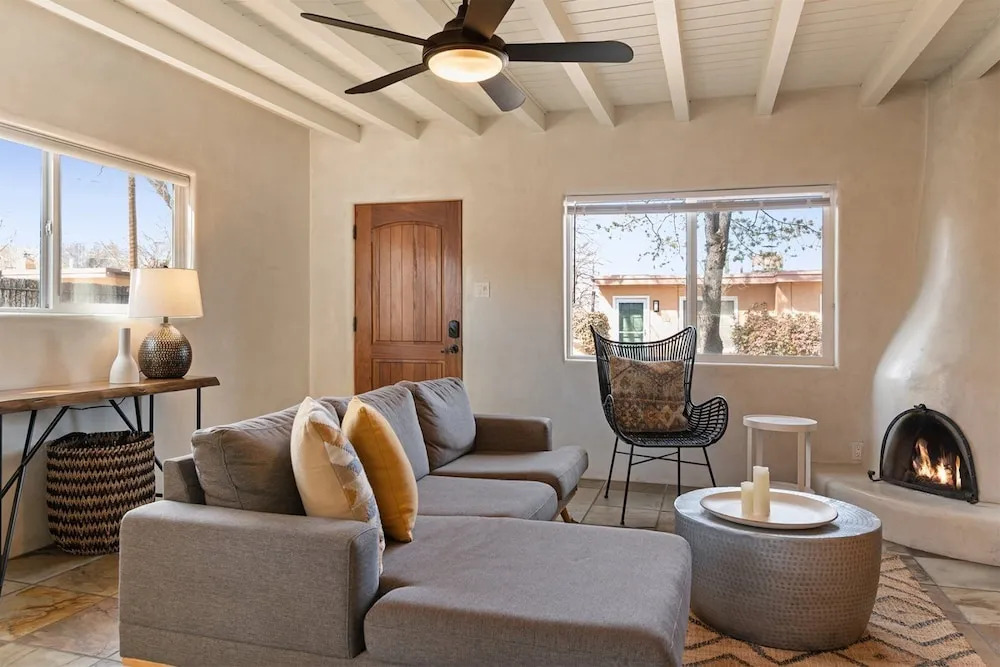 Reposado - Kiva Fireplace, Walk Everywhere, Adorable Patio