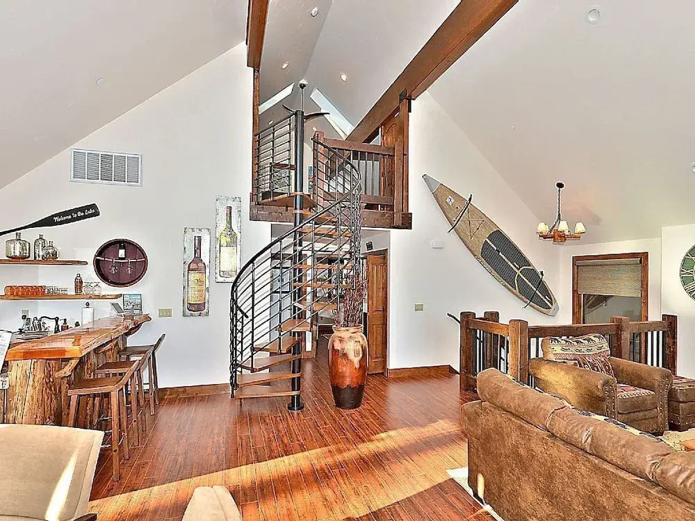 5BR 4BA Lake Tahoe Luxury Vacation Rental by RedAwning