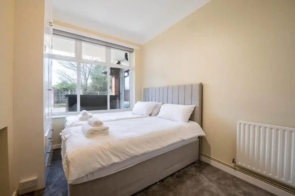 The Manor - Large Luxury home in Bournemouth - Sleeps 12+