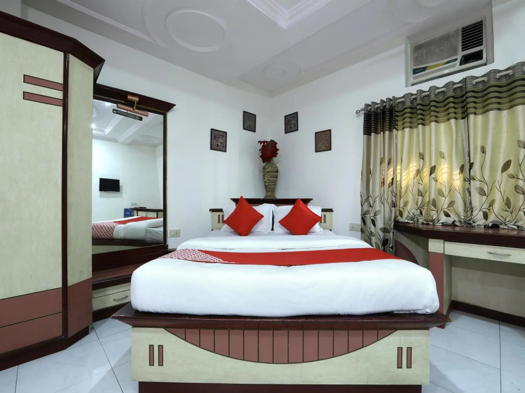 OYO Flagship 12049 Hotel Ravi Kiran Executive