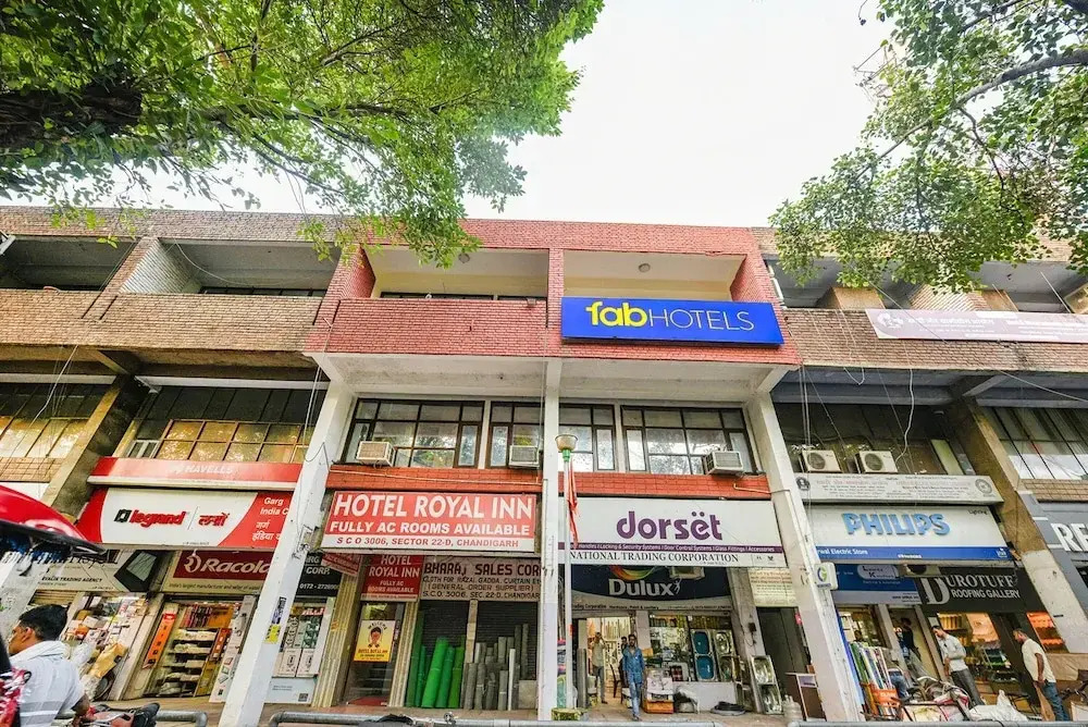 FabHotel Royal Inn - Sector 22D, Chandigarh