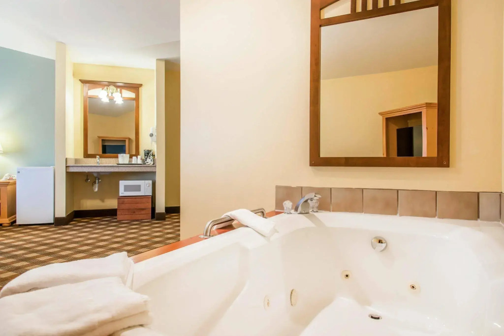 Econo Lodge Inn & Suites Eau Claire South