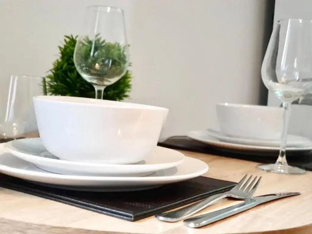 OPP Apartments Barall Court - Great for contractors, 2 miles from city centre, free parking & WIFI
