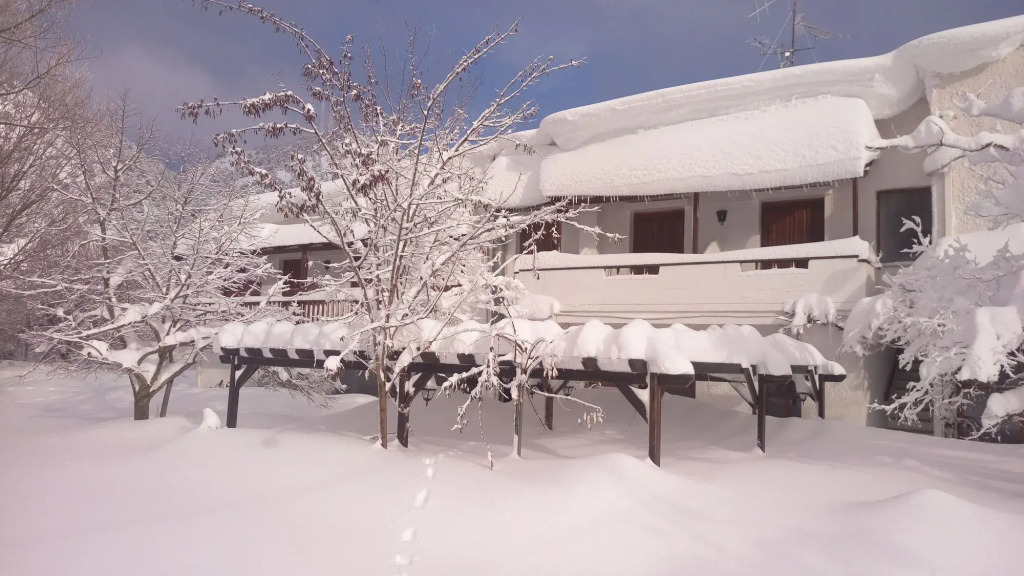 Neos Omalos Hotel