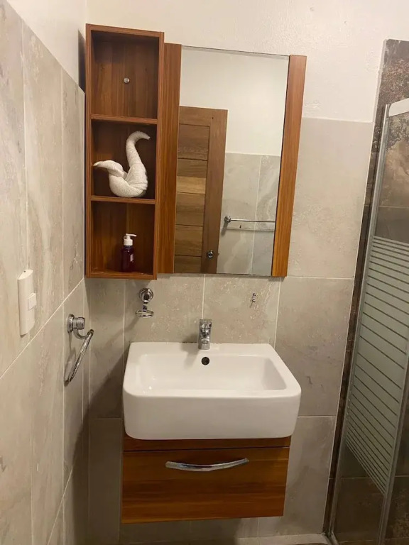 "park / Smart Tv / Wifi / Parking / Elegant / Sofa"