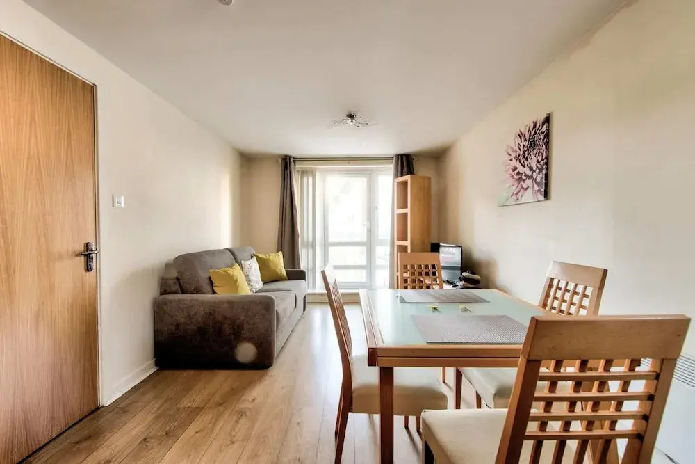 Cosy Apartment with Balcony, Close to City Centre