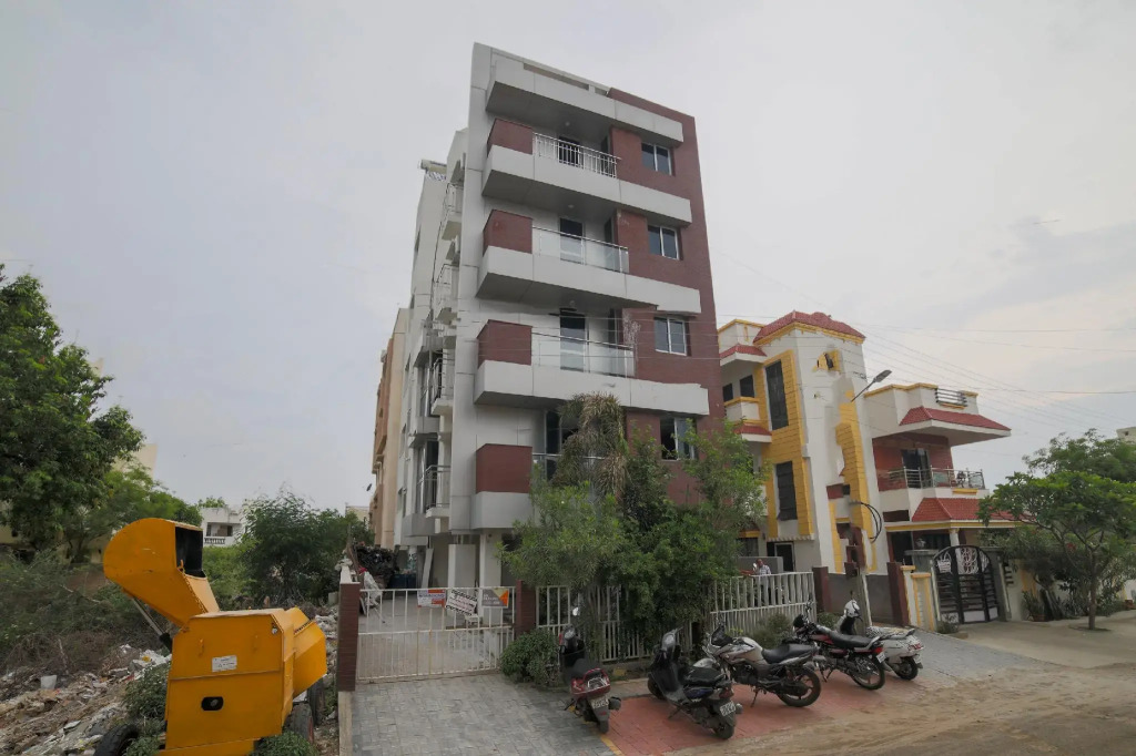Silver Apartments by OYO Rooms