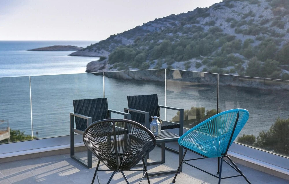 Ten-Bedroom Holiday Home In Razanj