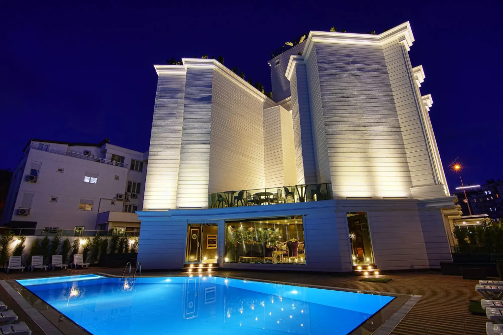 HOTEL S WHITE