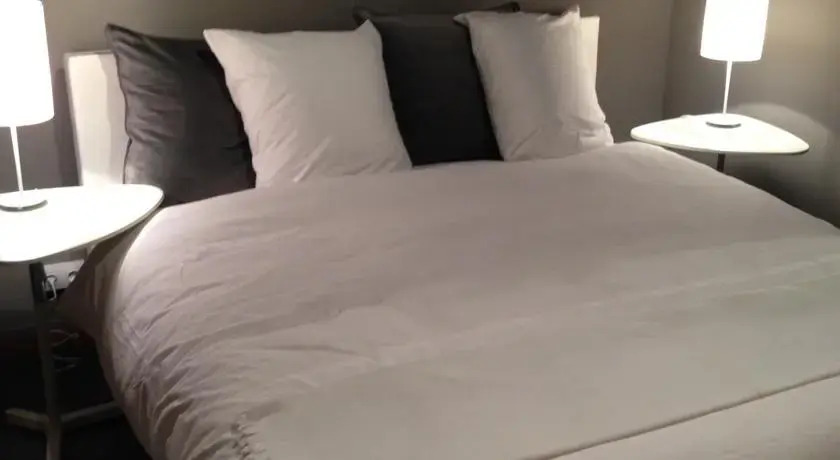 Dirk Suites