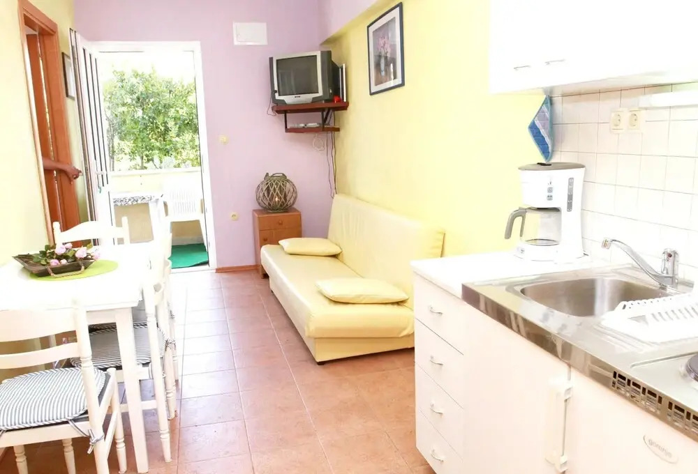Apartment With 2 Bedrooms in Okrug Gornji, With Enclosed Garden and Wi