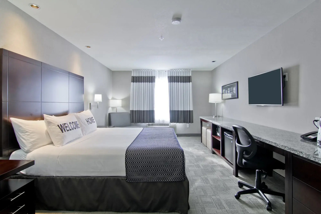 Home Inn & Suites Regina Airport