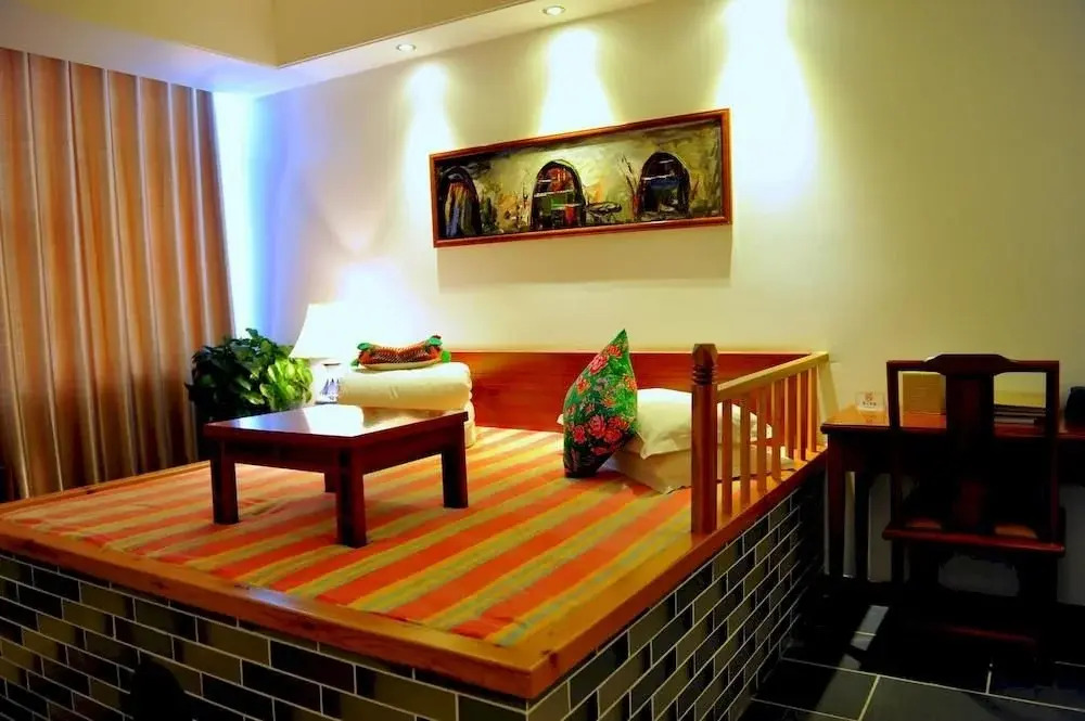 Yanan Rootlots Hotel