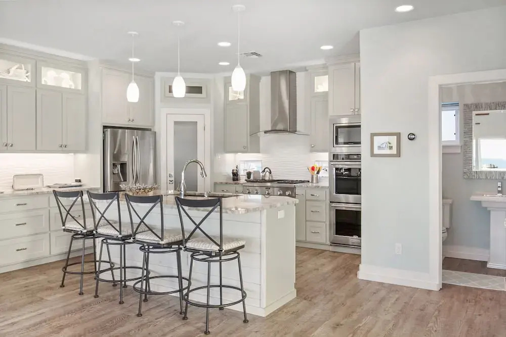 Gulf-view New-build W/ Pool & On-site Beach Access 4 Bedroom Home