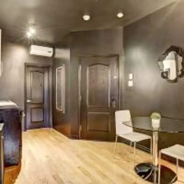 Studio in Ville-marie, Montréal, With Wifi