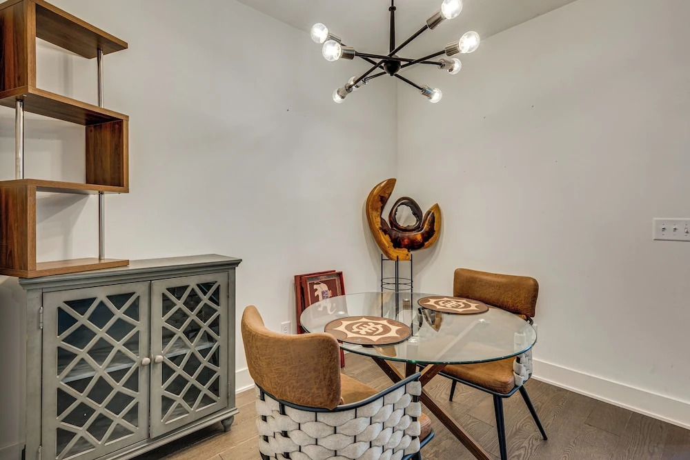 1 Mi Decatur Square New Condo Walkable to Marta