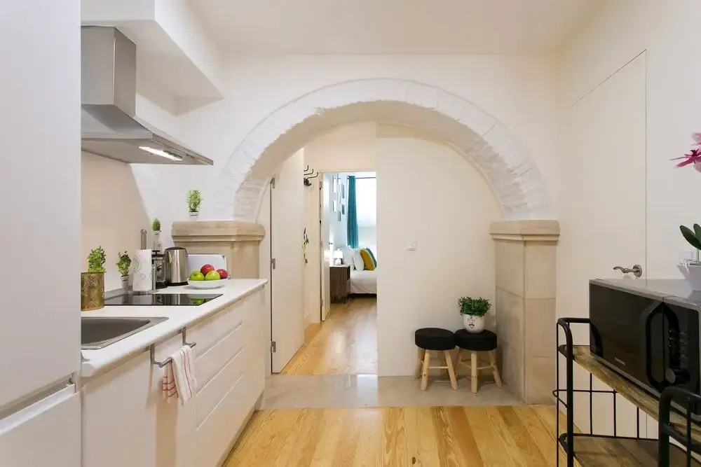ALTIDO Modern Apt for 5 w/ workspace&private entrance, moments from Lisbon Cathedral