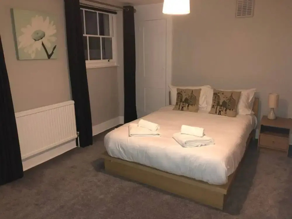Stunning, Spacious Townhouse Moments From Camden