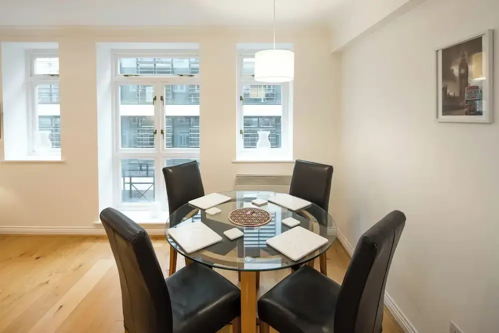 1BD Modern City Oasis: Near London Attractions