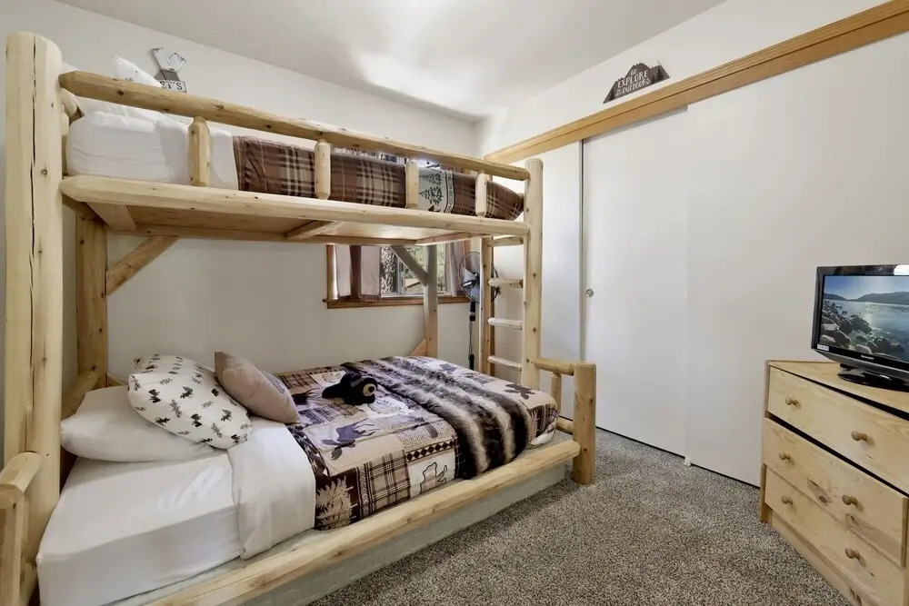 2158-bearfoot Hideaway 4 Bedroom Home by Redawning