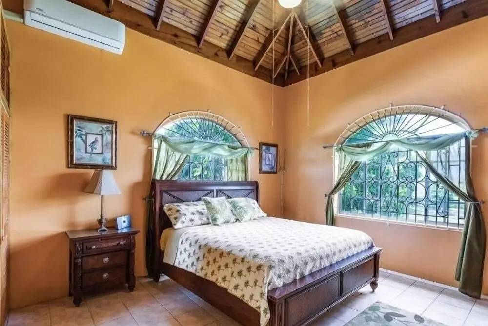 Yanceylargo Estate - Newly Renovated 7br Beautiful Two-story Estate Villa W Gorgeous Mountain View 7 Bedroom Villa by RedAwning