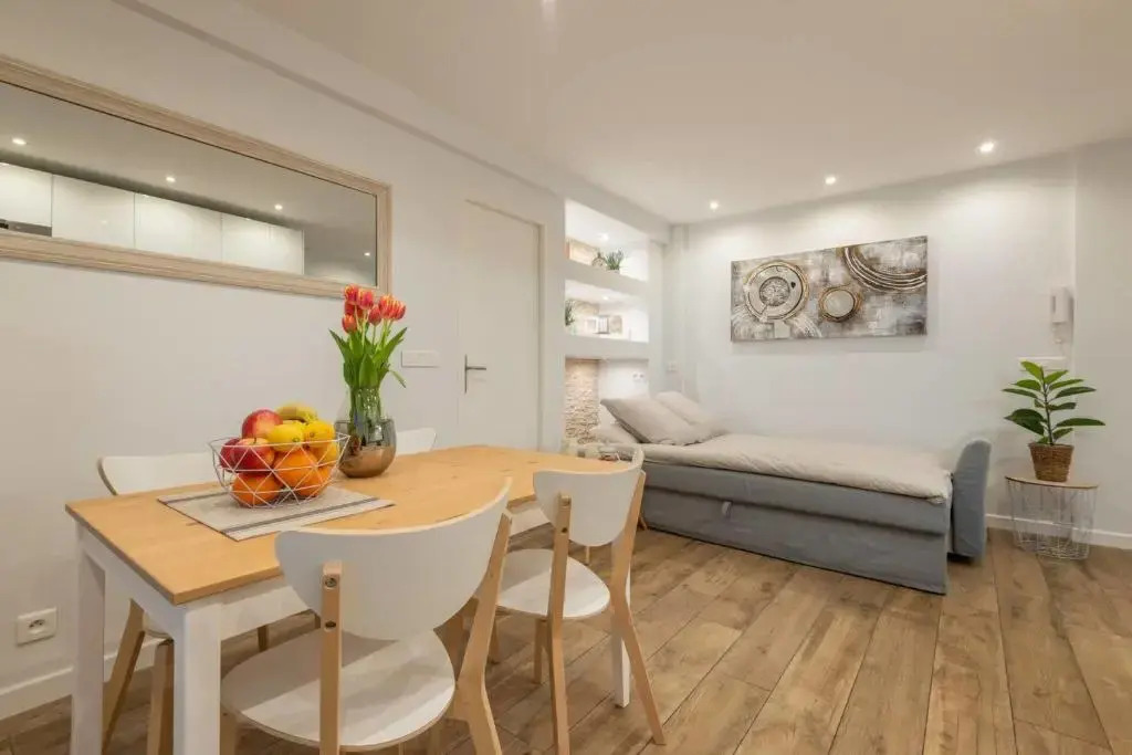 Le Comfy - 2br w AC and terrace in the heart of Old Nice Welkeys