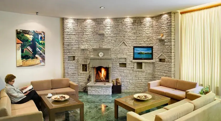 Dioni Hotel