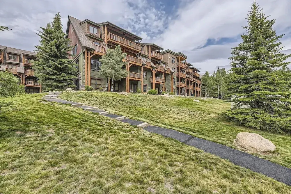 2652 Tenderfoot Lodge 3 Bedroom Condo by RedAwning