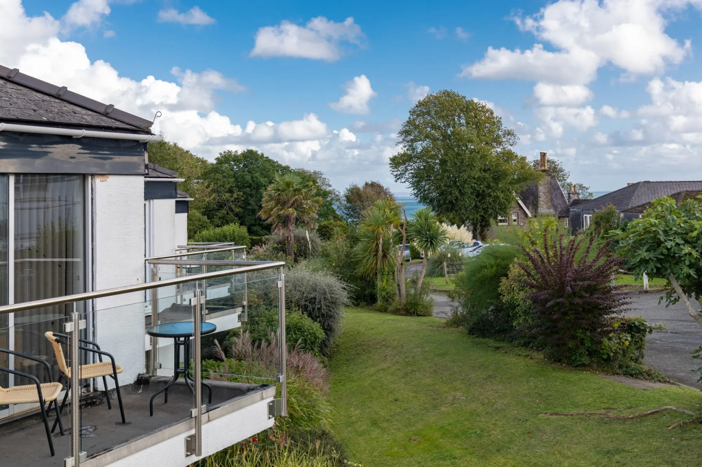 25 Coedrath Park - Sea Views From Balcony Short Walk to Beach Parking