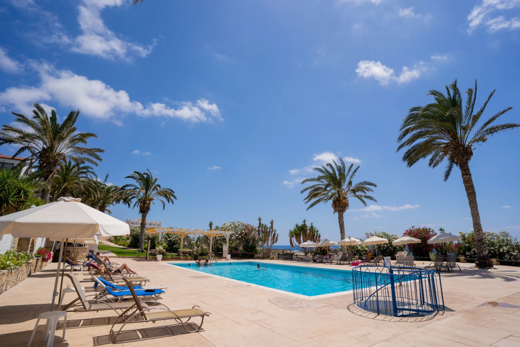 Vrachia Beach Hotel & Suites