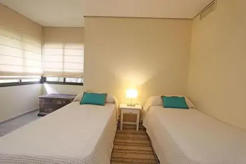 1104 First Line Beach Apartment Golden Beach Pool