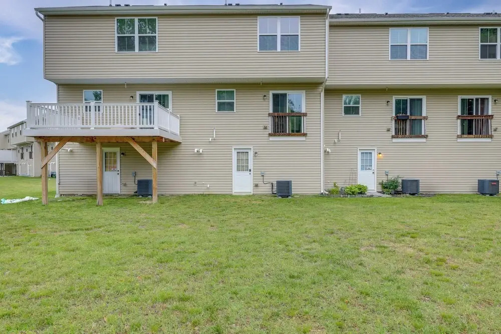 Sunlit Milford Townhome < 2 Mi to Riverwalk!
