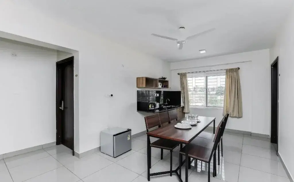 The Red Lotus Premium By OYO Rooms