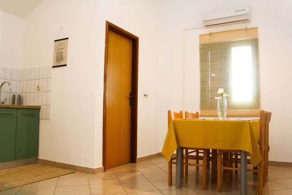 Apartment 20