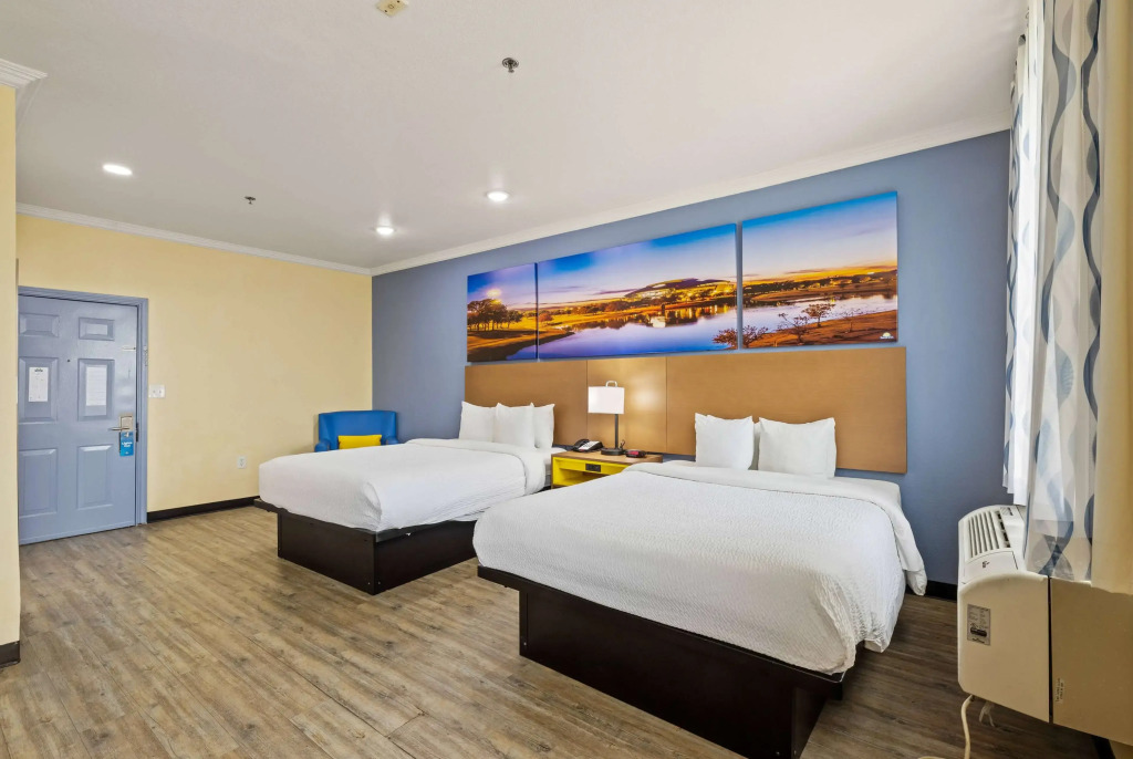 Days Inn & Suites by Wyndham DFW Airport South-Euless