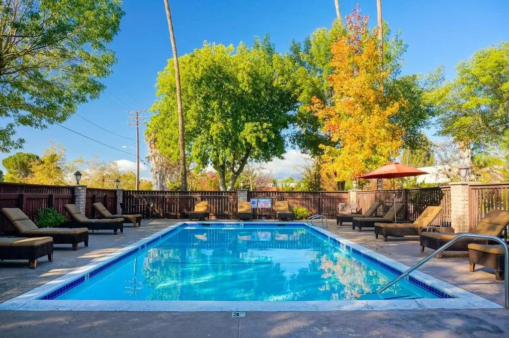 Hummingbird Inn