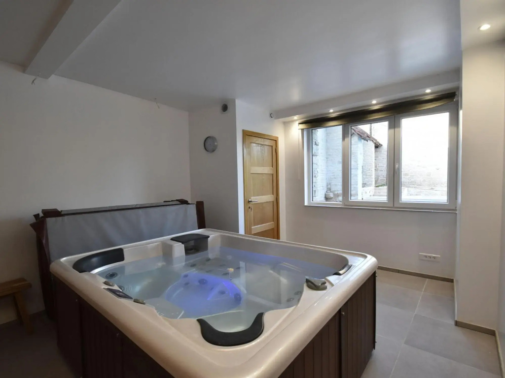 Villa with Spa & Pool