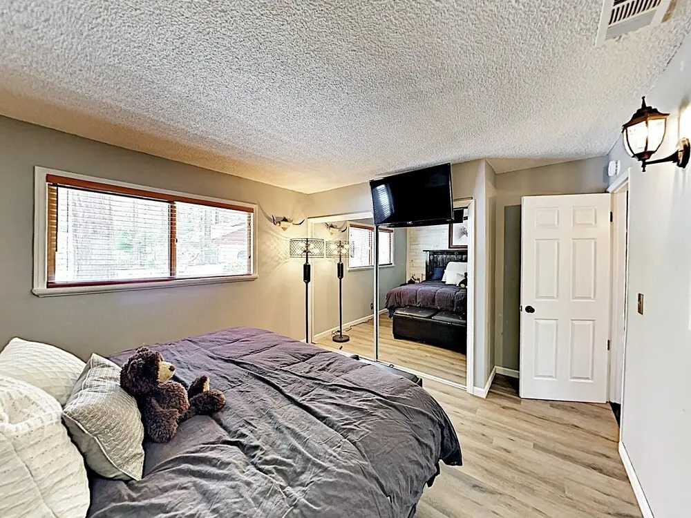 New Listing! Foxy Bear - Relaxing Woodsy 2 Bedroom Cabin