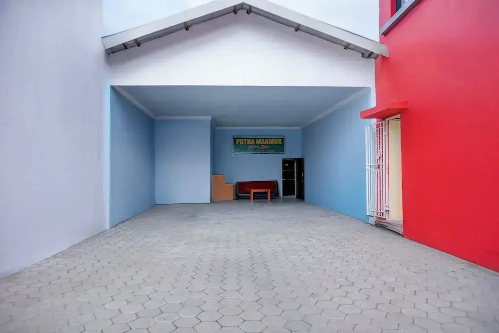 Hotel O Stasiun Tegal Near Alun-Alun Formerly Lumina Guest House