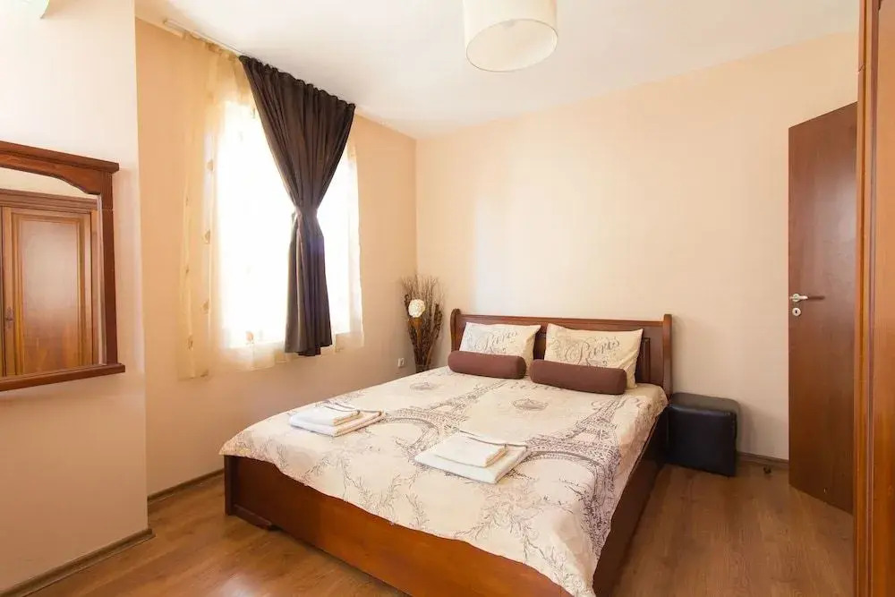 Domus Apartments City Center with Parking