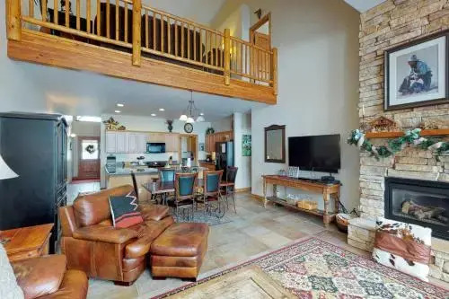 Whispering Pines 924