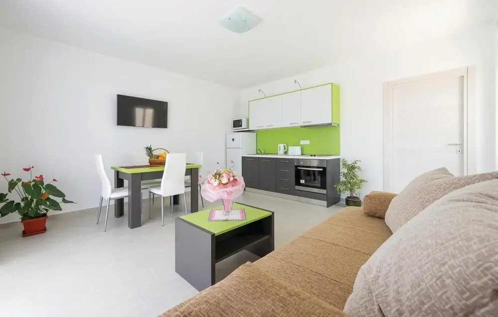 Stunning Home in Radovcici With Wifi and 4 Bedrooms