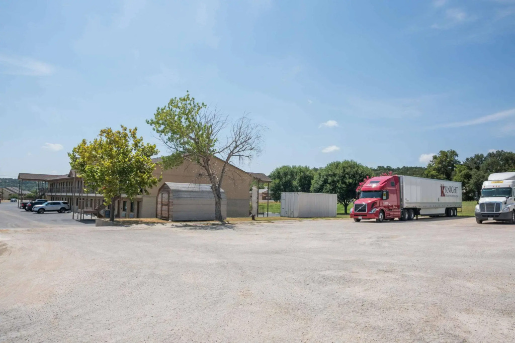 Hill Country Inn & Suites