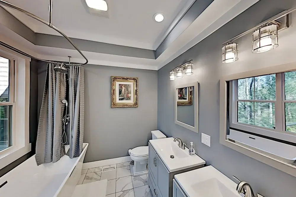Lavish W/ Hot Tub - Near Asheville, Skiing 3 Bedroom Home