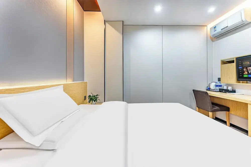 Guangzhou Kaiyue Hotel Luoxi Metro Station Branch