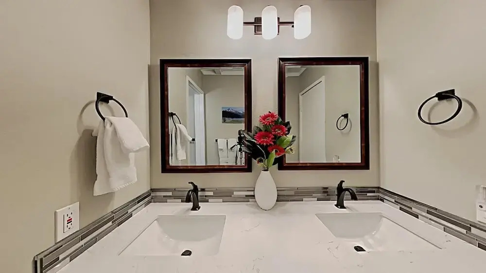 Spacious 2 BR Units at 1849 Condos With Free Pool, Parking & Wifi