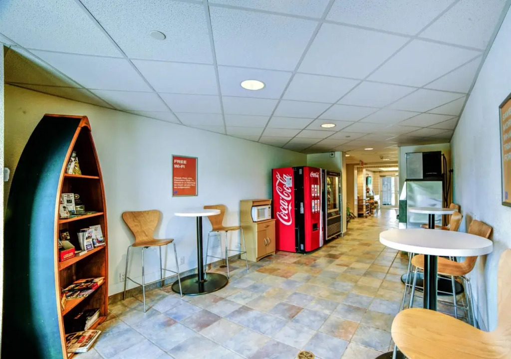 Motel 6-Huntsville, ON