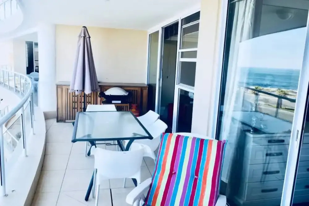 2 Bedroom Luxury Apartment in Bantry Bay