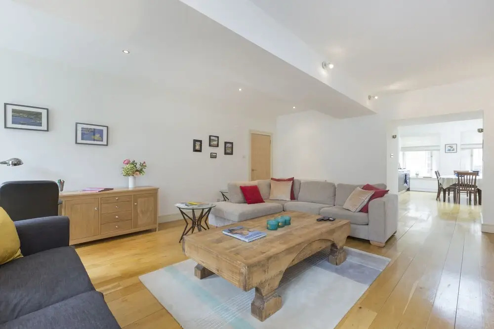 401 Thistle Street Apartment